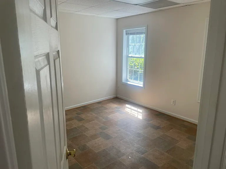 300 Porter St #E — Photo 9