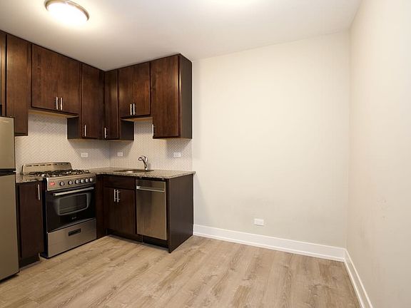 5th image of 530 W Surf St #D914