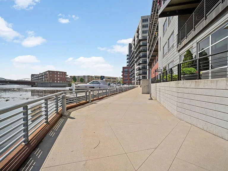 106 W Seeboth St #620 — Photo 23