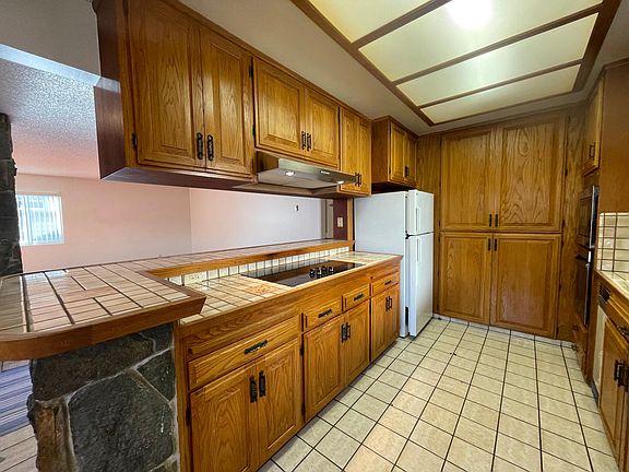 2nd image of 321 Gladys Ave APT 1