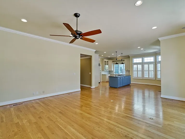 1150 Meredith Ave — Photo 33