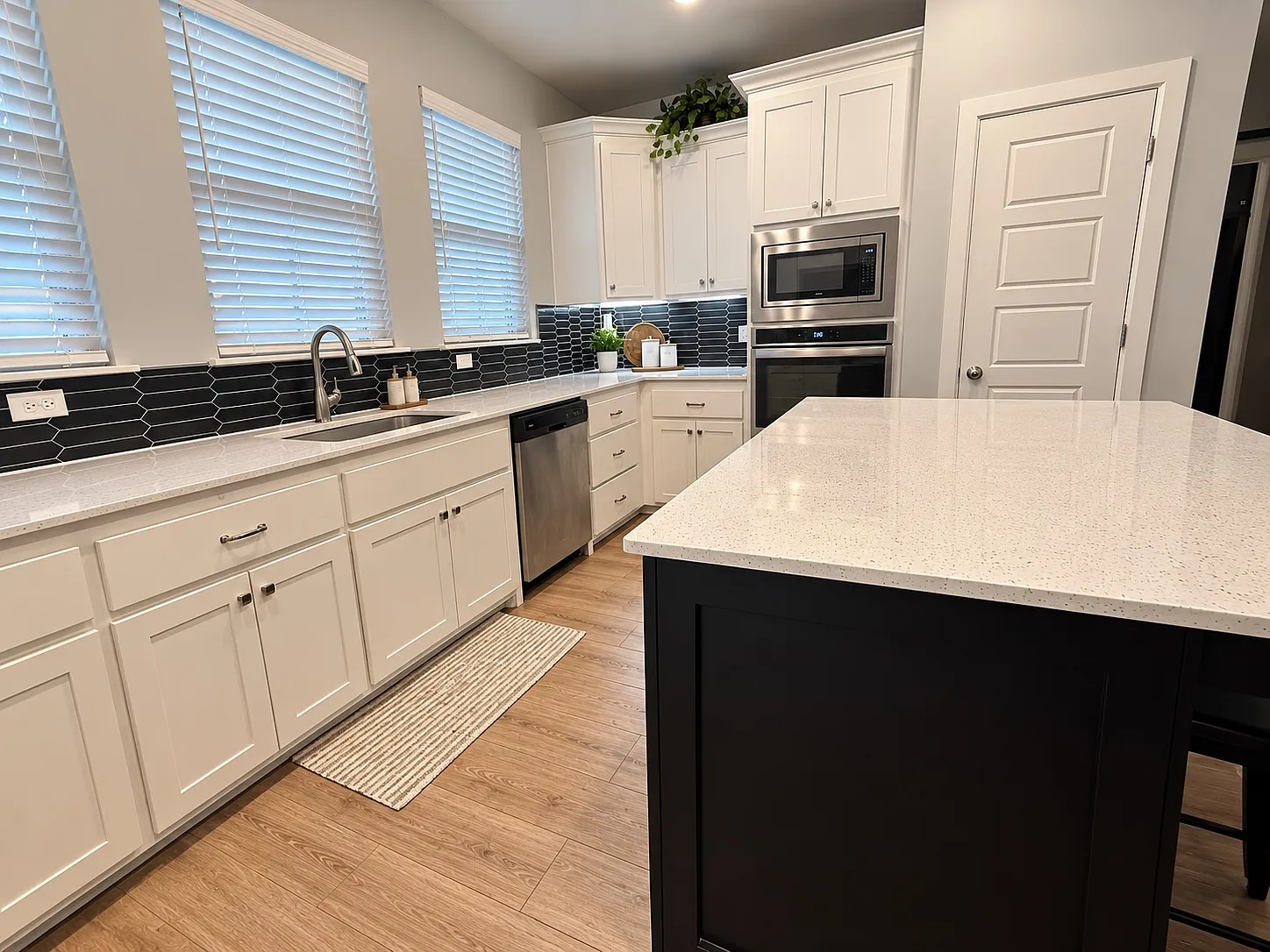 3 bed, 2.5 bath, 2030 sqft, $2,800 — Photo 4