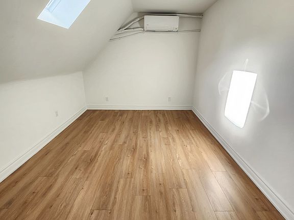 4th image of 1356 Avenue Rd #3