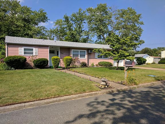 3rd image of 1210 Brandywine Dr