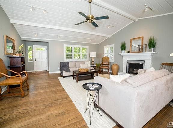 5th image of 19366 Lovall Valley Ct