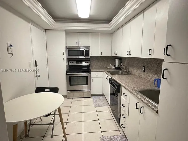 5005 Collins Ave #424 — Photo 16