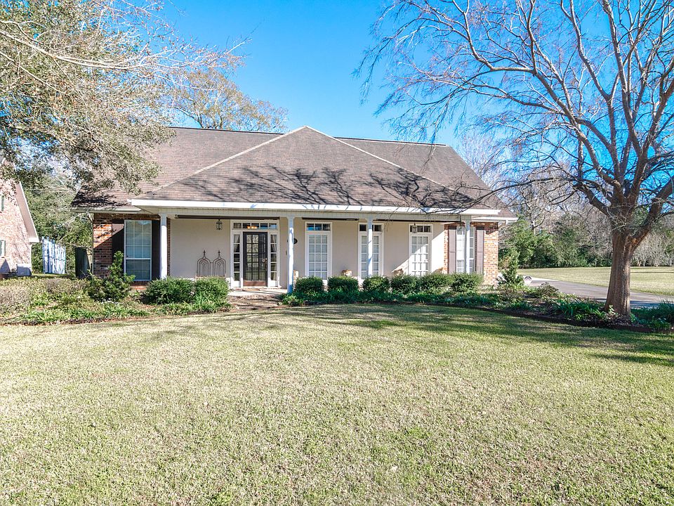 1st image of 2303 Sandalwood Dr