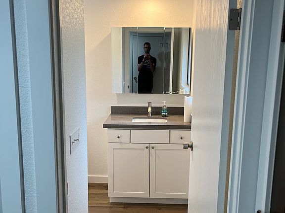 1/2 bath