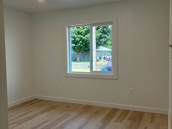 4th image of 2302 N Ash St