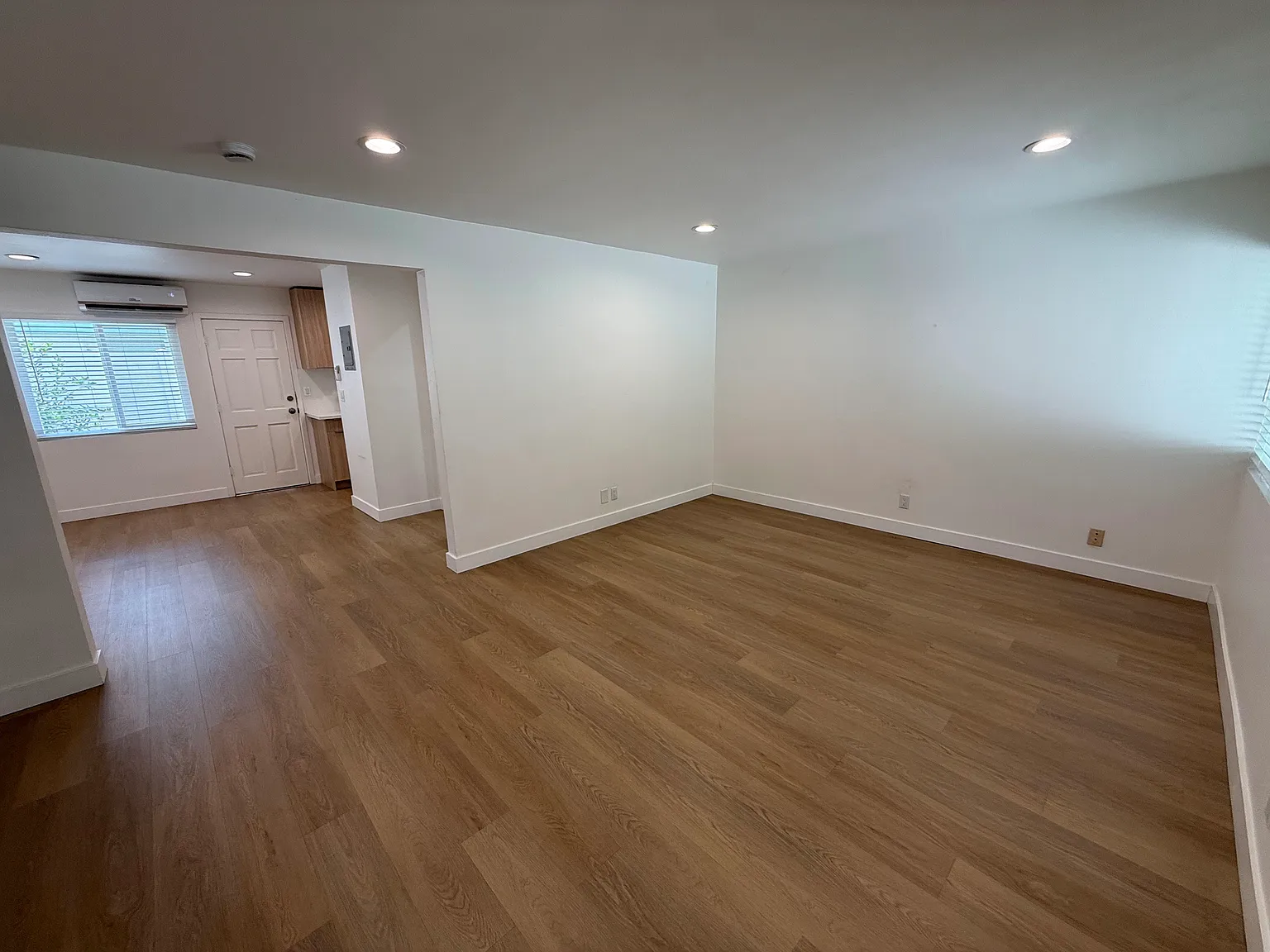 3 bed, 1200 sqft, $3,300 — Photo 4