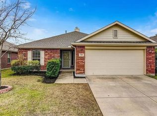 808 Hummingbird Dr, Little Elm, TX 75068