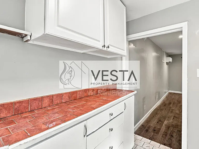 4 Farrwood Ave #8 — Photo 11