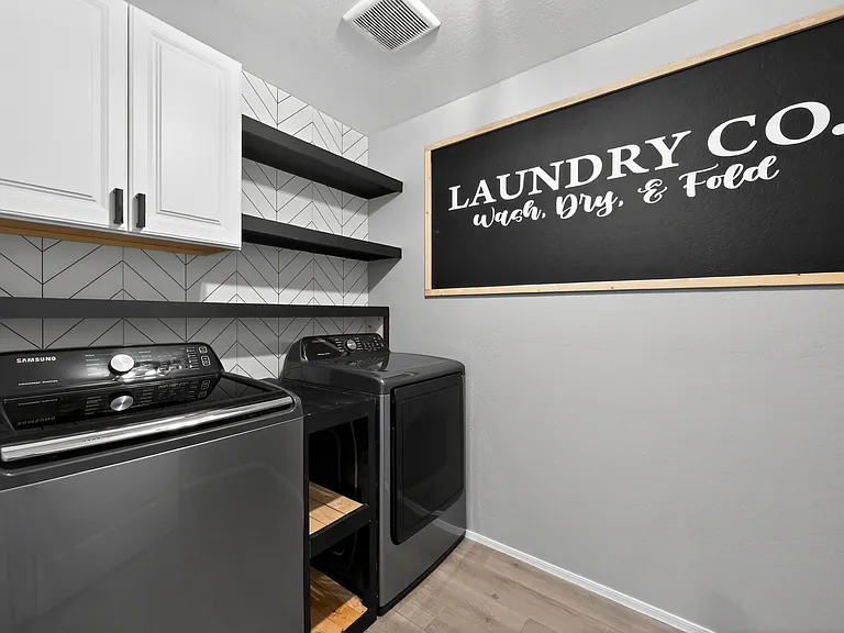 18040 W Louise Dr — Photo 21