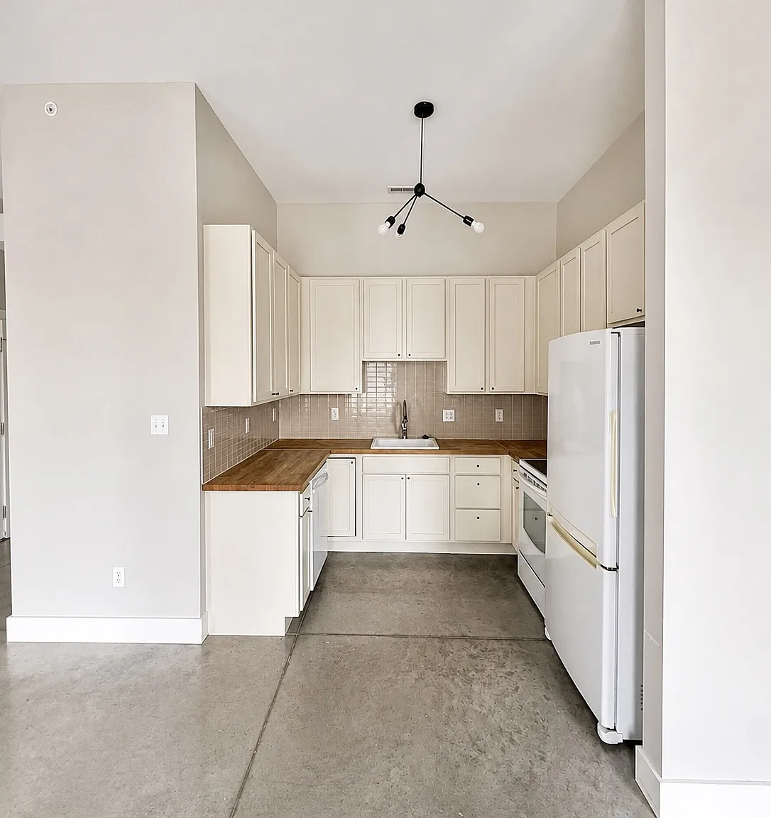 2 bed, 1085 sqft, $1,599 — Photo 2