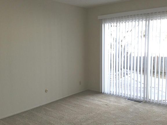 3rd image of 1134 Delna Manor Ln APT 1