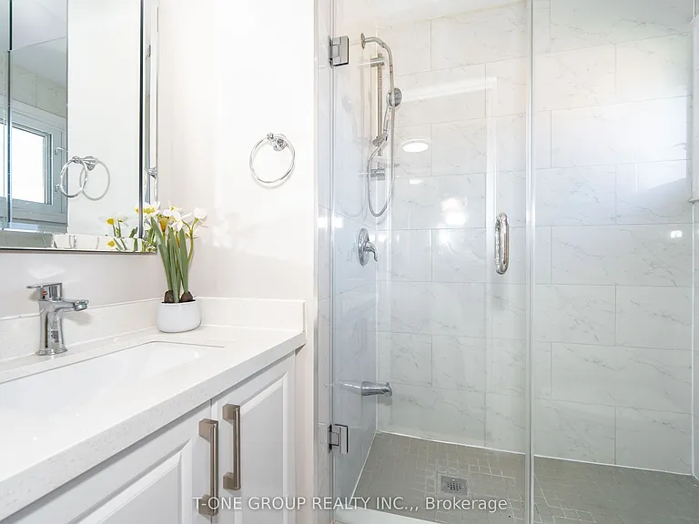 382 Elgin Mills Rd W — Photo 39