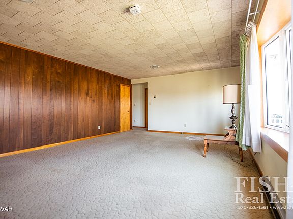 4th image of 1108 Spruce St