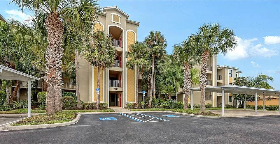 7121 River Hammock Dr #302