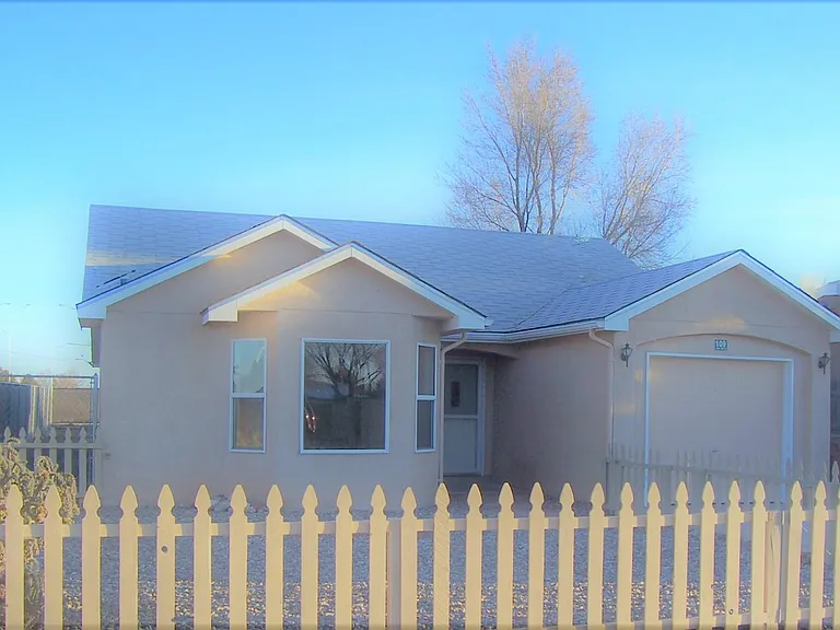 109 Link Ave W — Photo 1