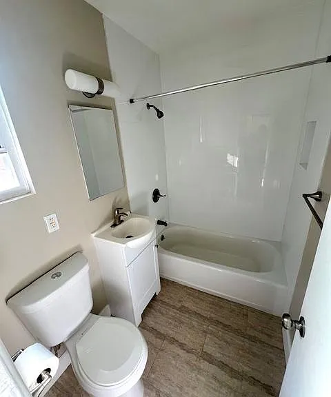 25206 Loytan St #E — Photo 12