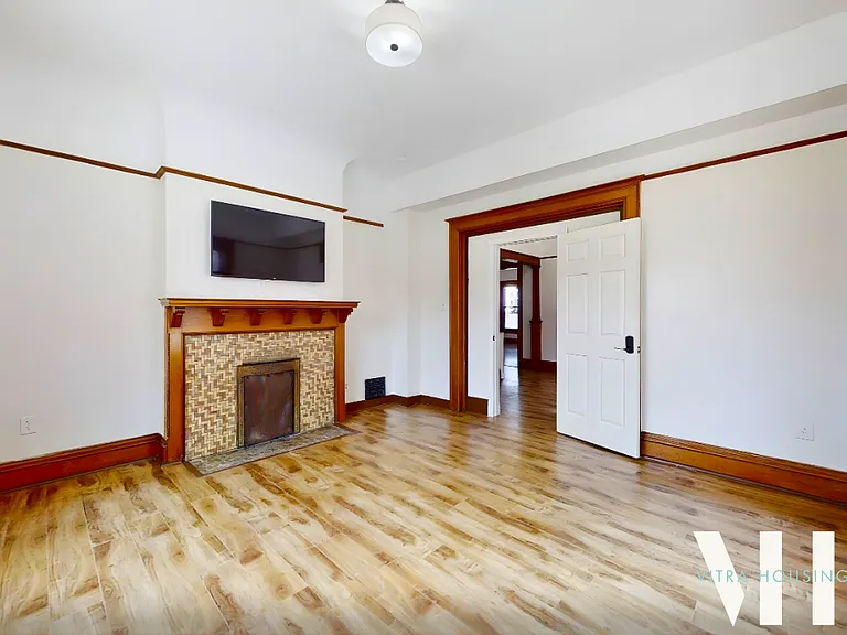 1180 W Adams Blvd — Photo 11