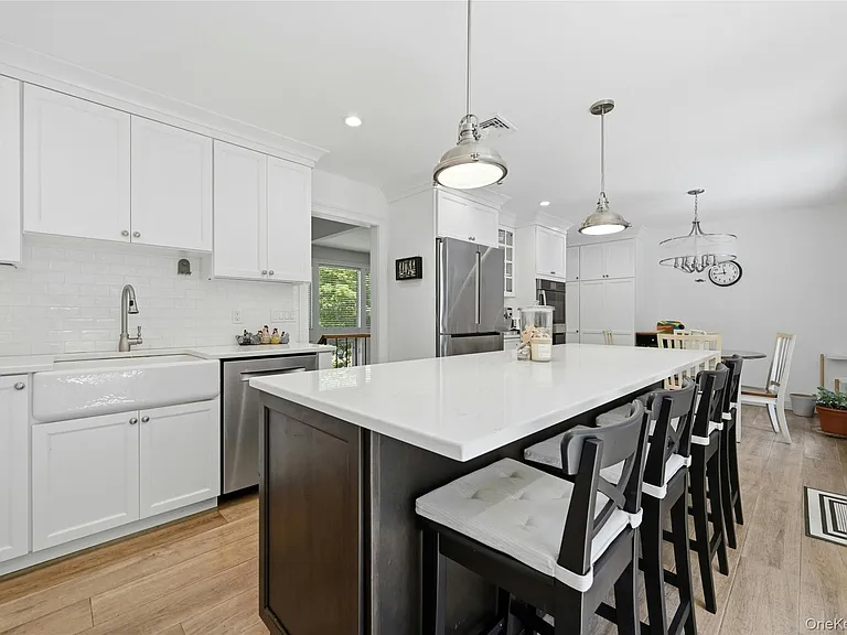 95 Linda Ln W — Photo 9