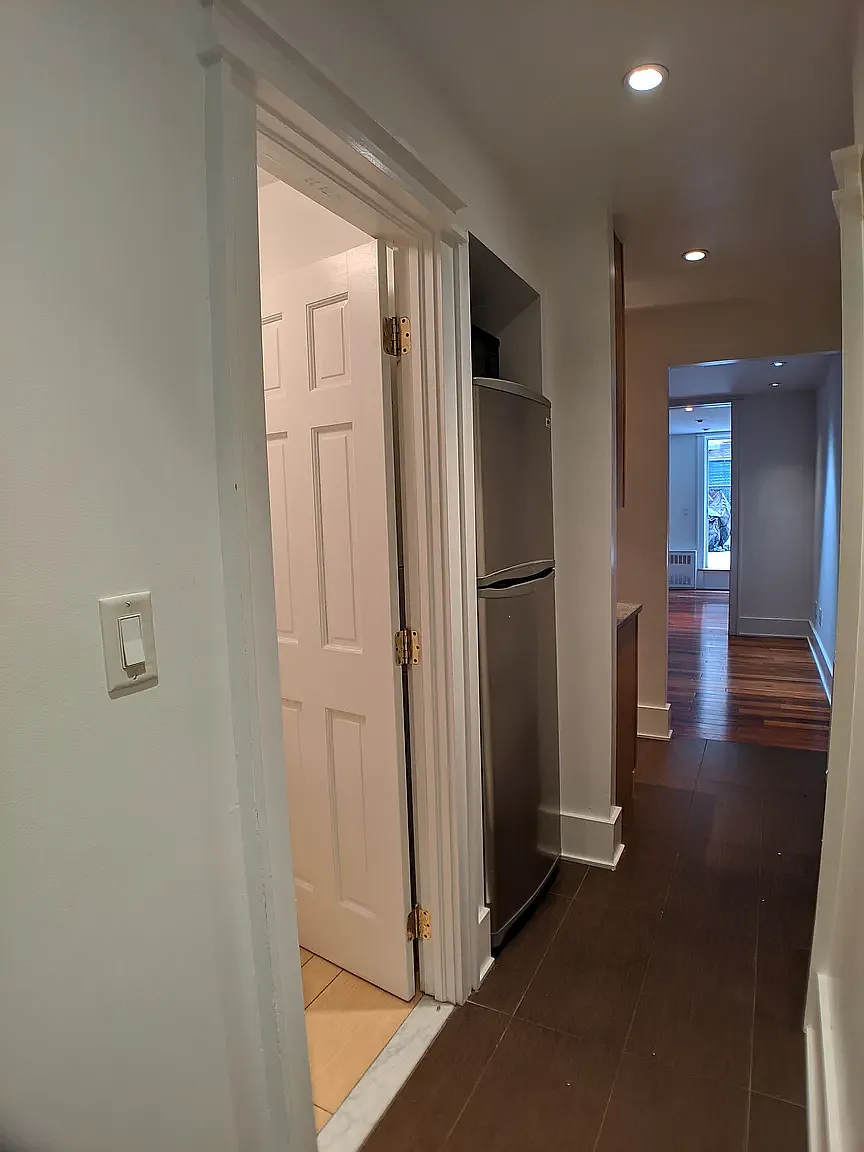Building Photo - 216 E 29th St #1G