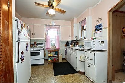 3rd image of 6927 W 95th Pl