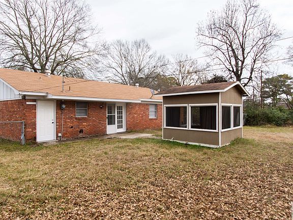 2nd image of 3105 Carver Cir