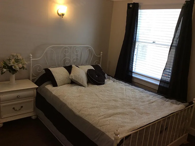 Third bedroom with different decor.