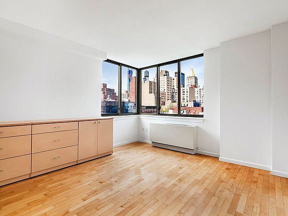 3rd image of 250 E 30th St APT 7G
