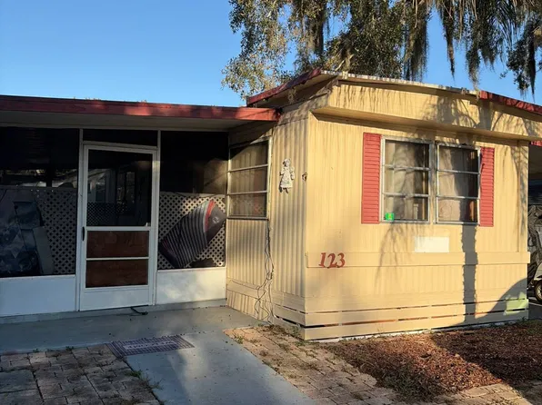 123 Hickory Dr, Tavares, FL 32778