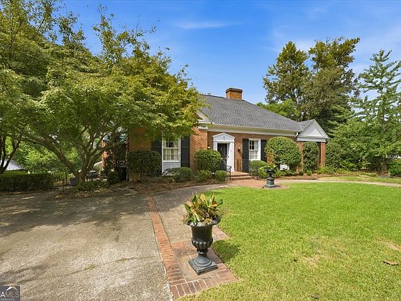 3rd image of 2688 Stanislaus Cir