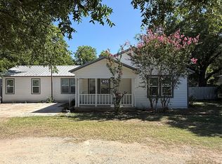 405 W Hall St, Bangs, TX 76823