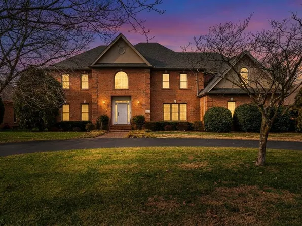 929 Kensington Way, Bowling Green, KY 42103