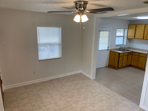 4th image of 54 Magnolia Ave