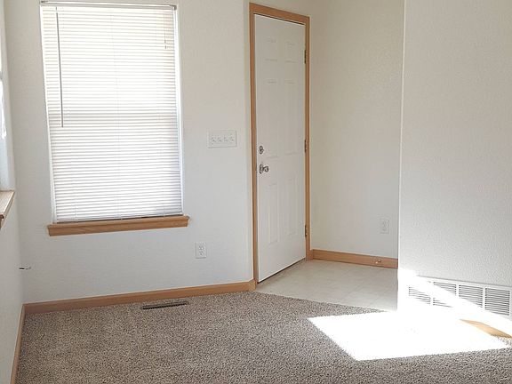 2nd image of 401 Lilac Ave