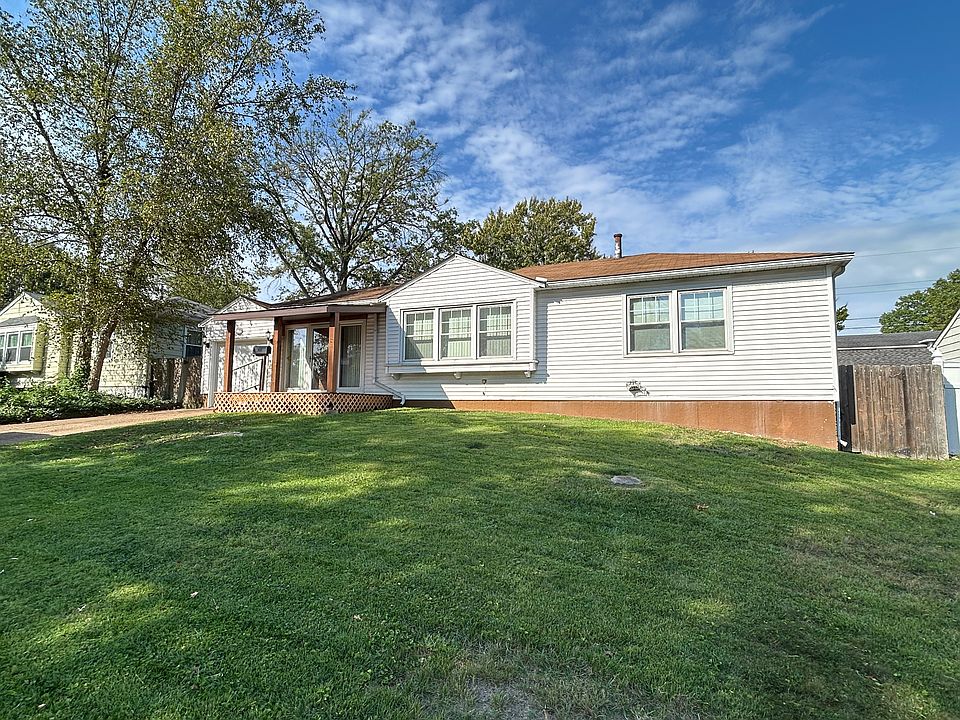 9511 Erie Dr, St. Louis, MO 63123