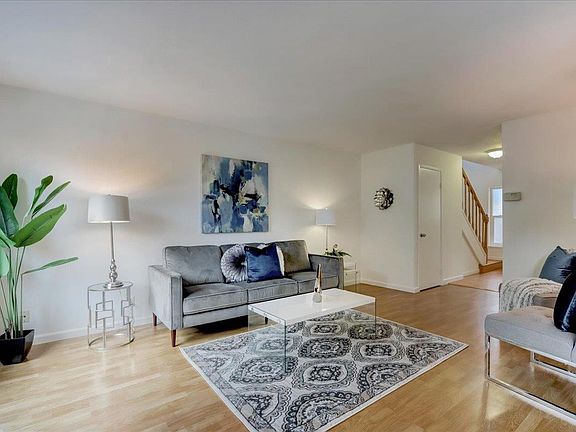 4th image of 1005 Bryant Way APT M
