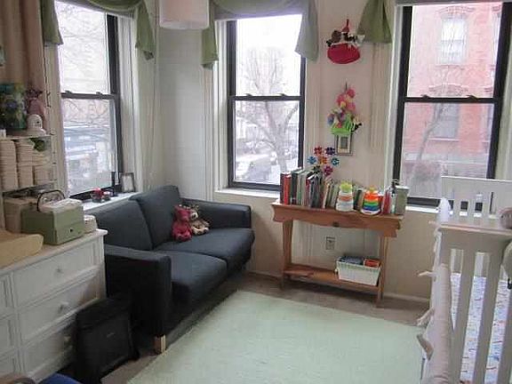 4th image of 95 Willow Ave APT 2A