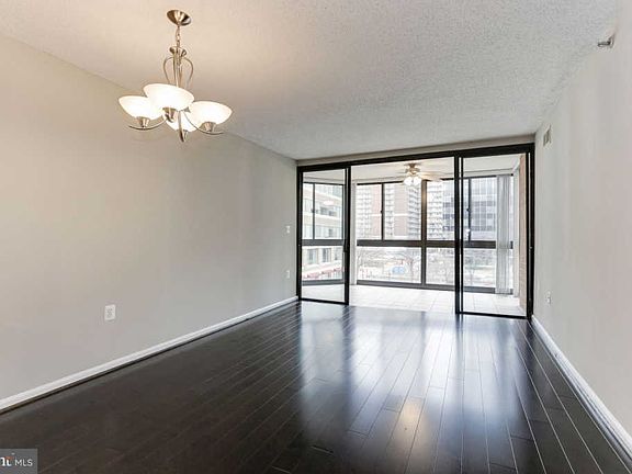 3rd image of 1001 N Randolph St APT 316