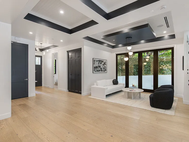 1716 Courtney Ave — Photo 18