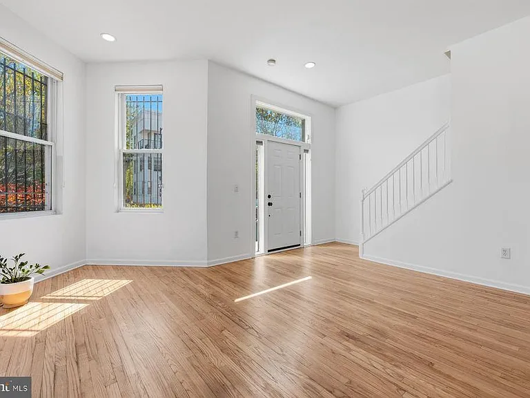 642 15th St NE #2 — Photo 13