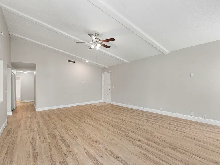 2032 Cedarwood Dr — Photo 5