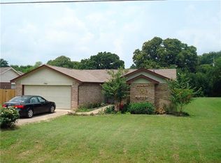 704 Shady Grove Ct, Granbury, TX 76049