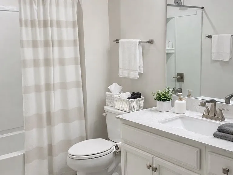 2nd level bathroom
