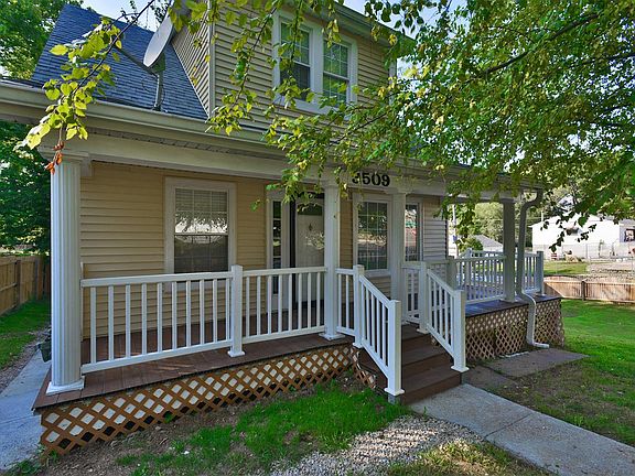 4th image of 9509 Gentry Ave