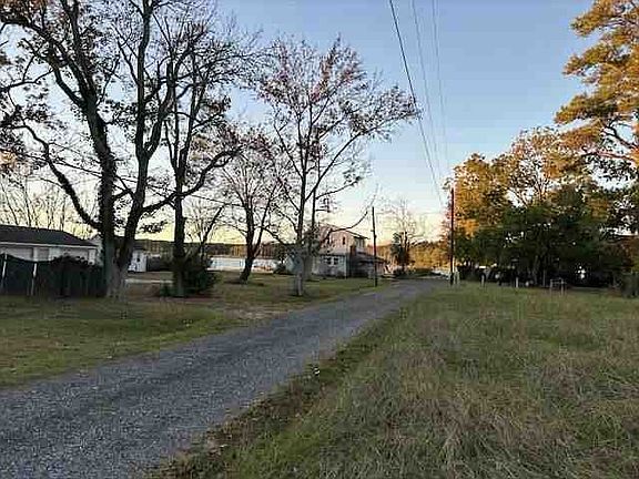 5th image of 14739 Macarthur Dr