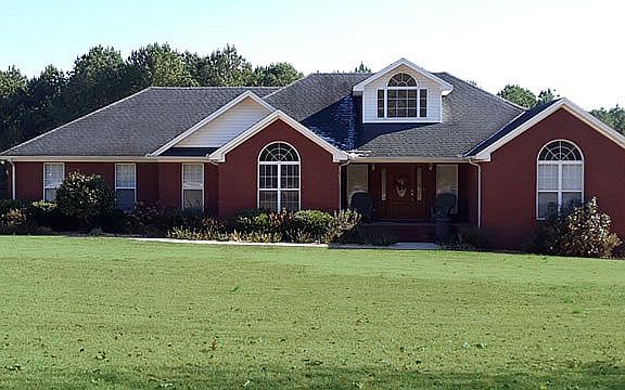 3rd image of 215 Thornton Dr