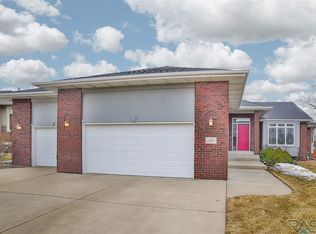 2401 S Villanova Ave, Sioux Falls, SD 57106